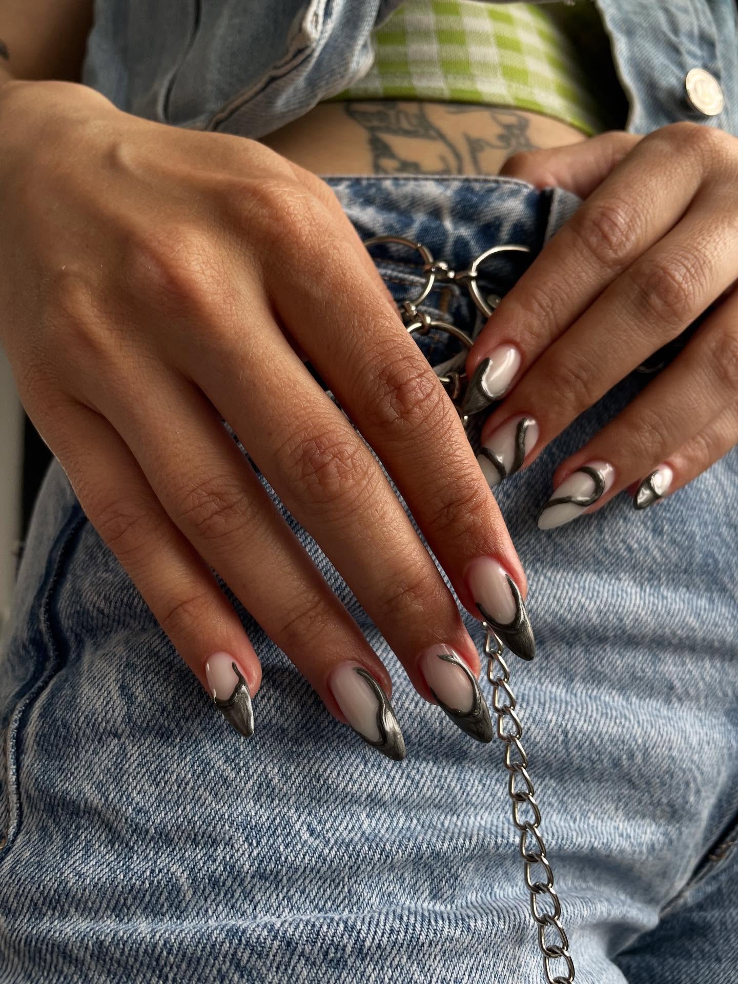 Protez Tırnak 🌸🫶🏻🤍🖤✨
İt’s just your glow ✨
#proteztırnaksakarya #kalıcıojesakarya #kalıcımakyajsakarya #microbladingsakarya #ciltbakımısakarya #lazerepilasyonsakarya #ipekkirpiksakarya #kirpikliftingsakarya #kaşlaminasyonu #saçvitamini #kaşvitaminisakarya #keşfet
#saçsimülasyonu